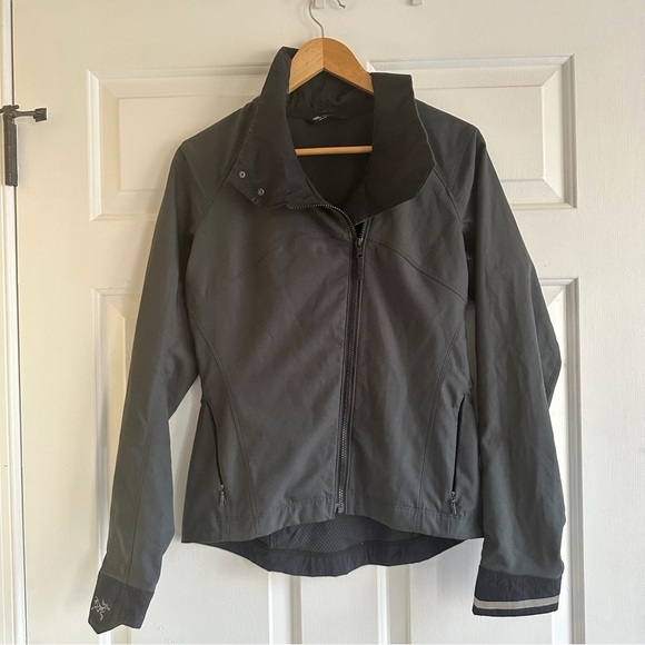 Arc'Teryx Jacket Women's Small A2B Commuter Softshell Full Zip Charcoal Gray - Picture 1 of 9